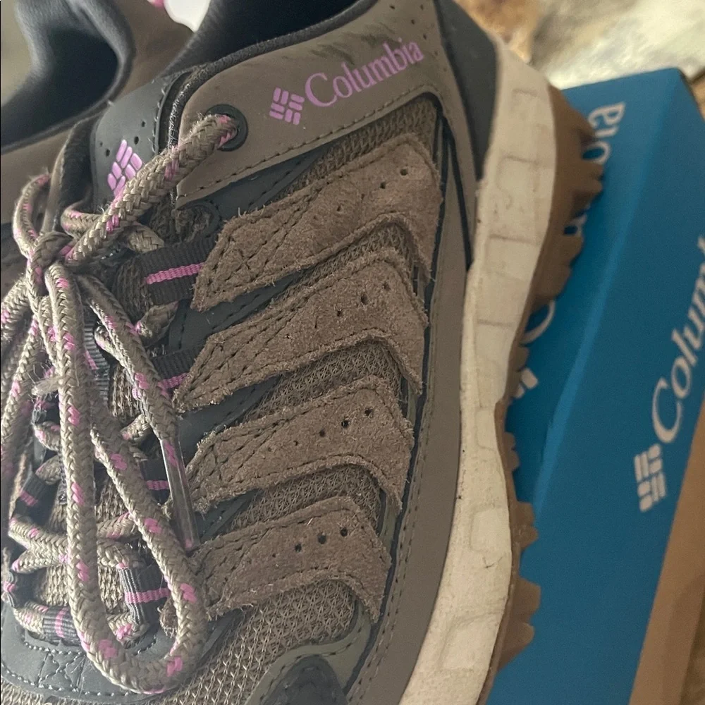 Columbia Strata Trail wide Shoes-newer 7 wide - Picture 4 of 6